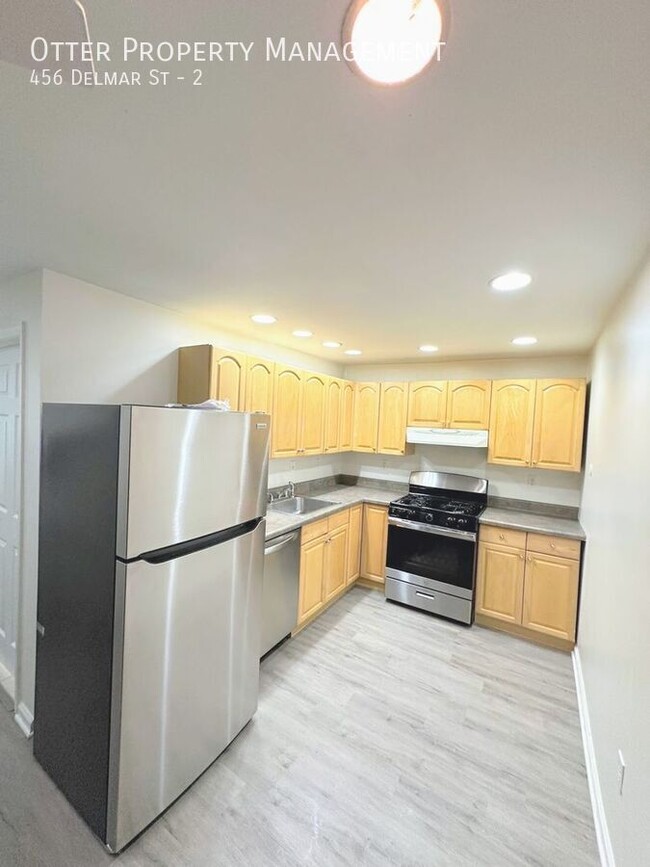 Building Photo - 456 Delmar St