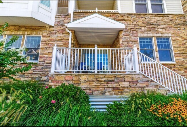 Building Photo - 22 Cooper Ave