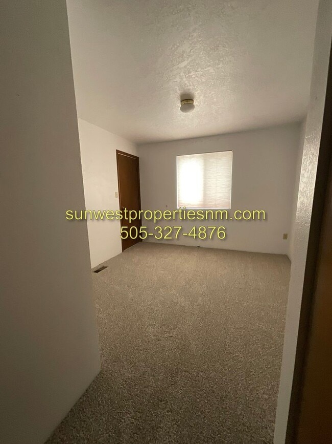 Building Photo - 3 Bedroom, 2.5 Bath 2 Story Condo