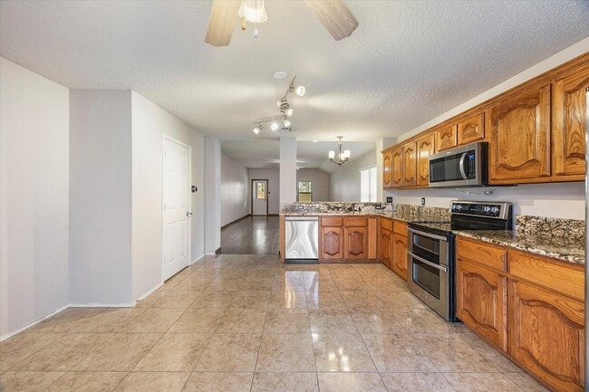 Building Photo - 2701 Redwood St