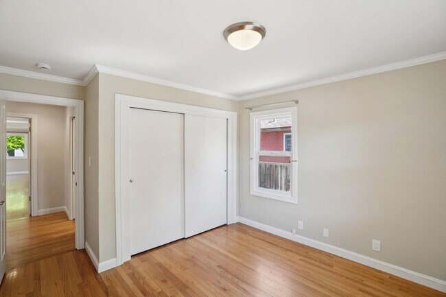 Building Photo - Spacious 3 bed 2 bath Home with Detached 1 bed 1 bath ADU in Los Altos!