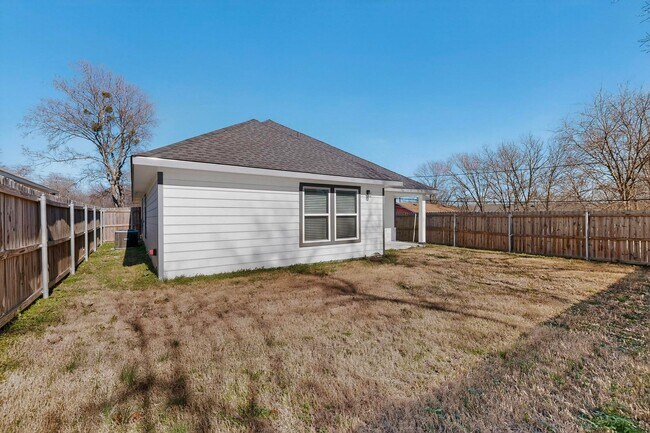 Building Photo - Bright Corner Lot Home with Open Living and Island Kitchen