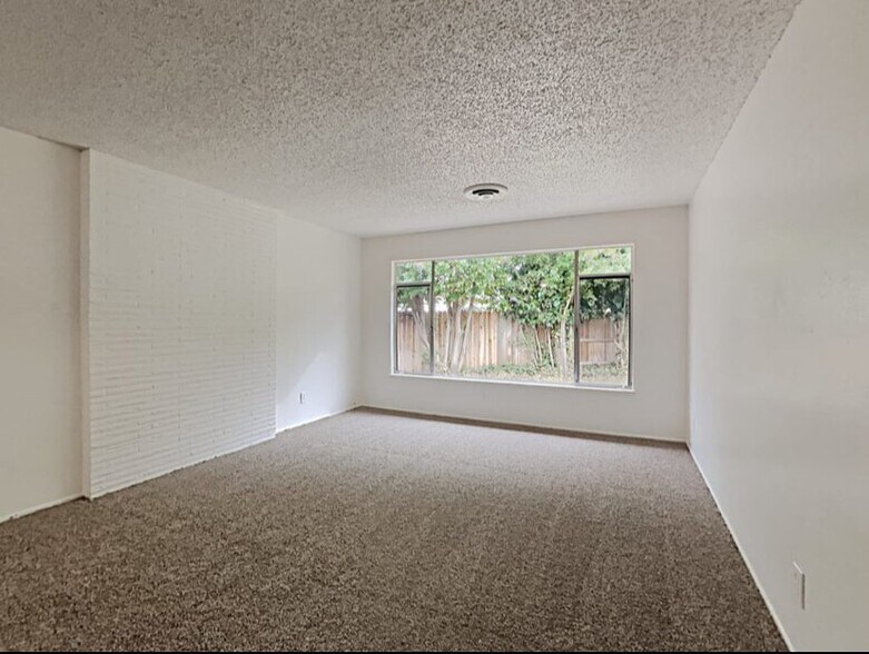 Building Photo - 7346 19th St