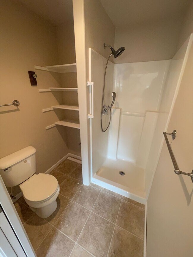 Building Photo - 917 W Ellendale Ave