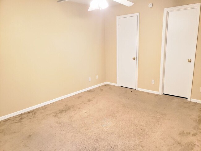 Building Photo - **For Sale w. Outside Agent** TW2127
