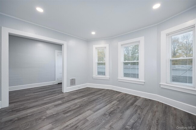 Building Photo - 5 Orchard Pl