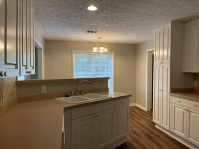 Building Photo - 2705 Cunningham Ct