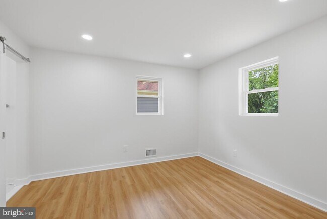 Building Photo - 1545 11th St S
