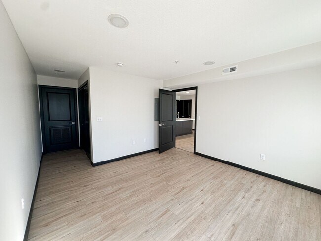 Building Photo - New! Beautiful 1 Bed, 1 Bath Apartment in PRIME location! Furnished & Unfurnished Options Available!