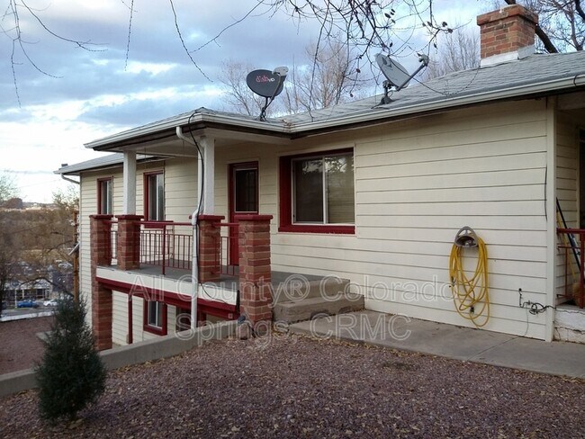 Primary Photo - 114 W Brookside St