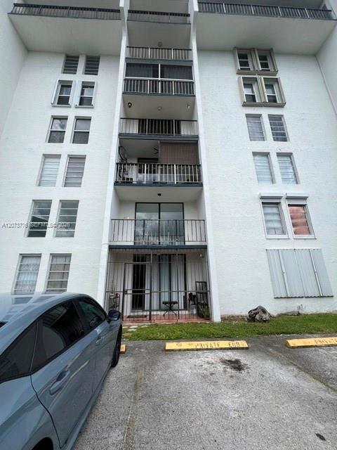 Building Photo - 9682 Fontainebleau Blvd