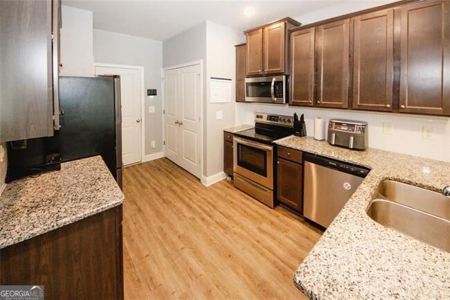 Building Photo - 10162 Benton Woods Dr