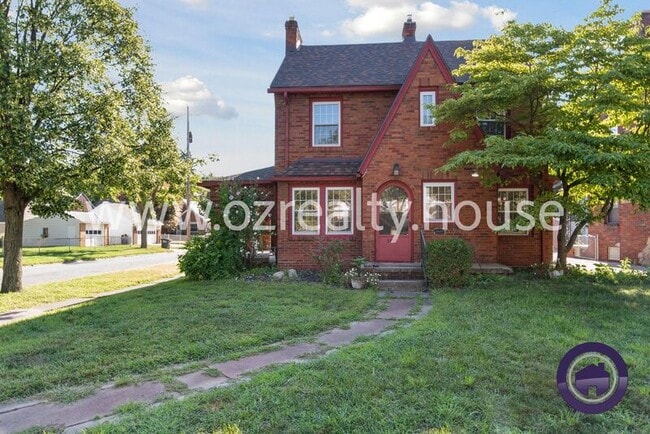 Primary Photo - 3756 Maxwell Rd