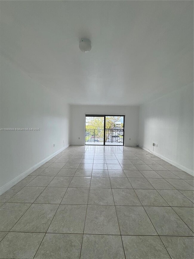 Building Photo - 10431 N Kendall Dr
