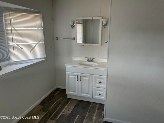 Building Photo - 1142 Parkview Ct NE