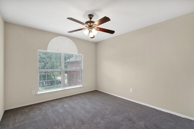 Building Photo - 4402 Emerald Leaf Dr