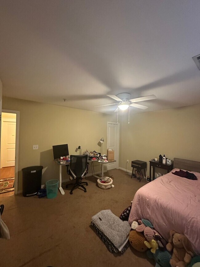 Building Photo - 2 Bedroom 2 Bathroom in gated community of the Summit