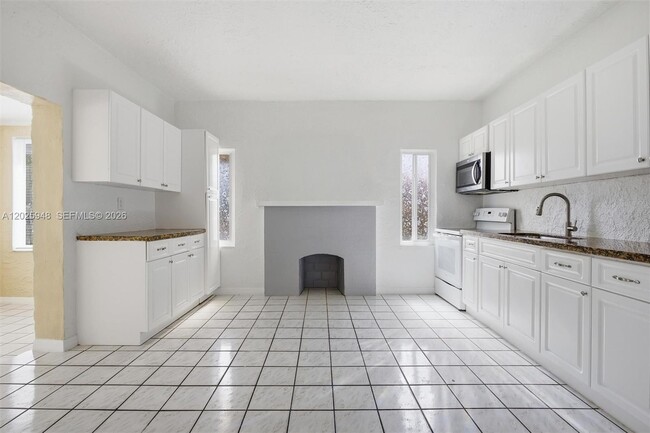 Building Photo - 1745 SW 17th St