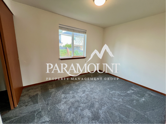 Building Photo - 3 Bedroom Home in Port Orchard with A/C and Low Maintenance Yard!