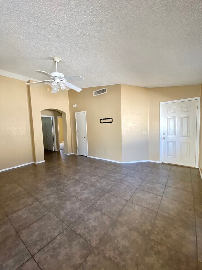Building Photo - HOUSE FOR RENT