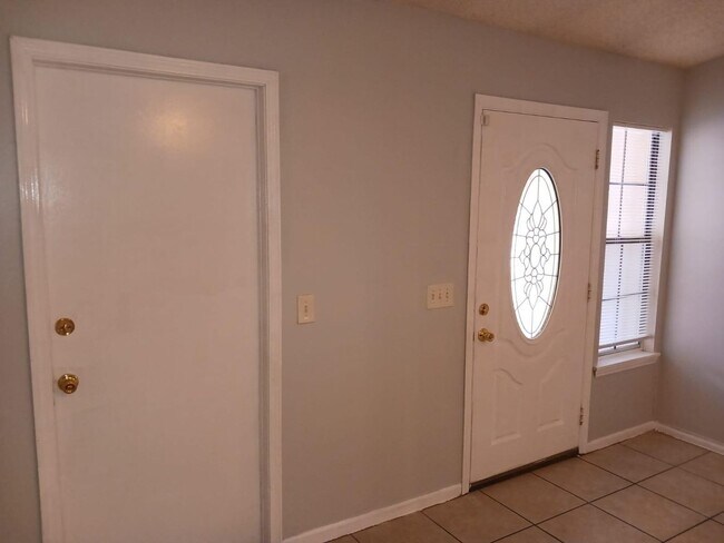 Building Photo - 3-bedroom, 2-bath single-family home for rent