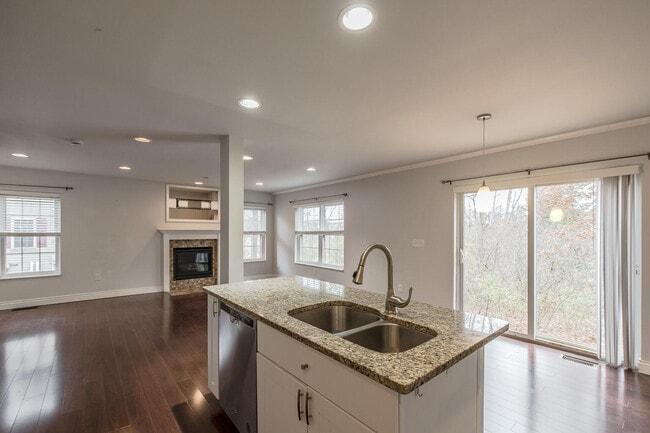 Building Photo - 324 Stratford Ln