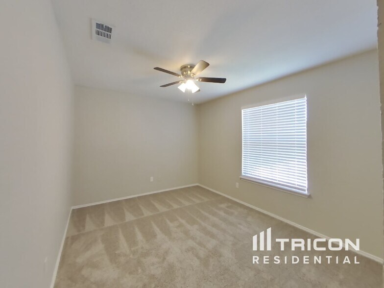 Building Photo - 1106 Castleman Dr