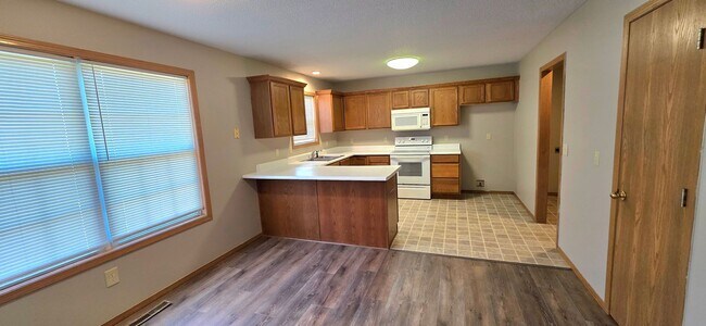 Building Photo - 3 Bedroom 2 Bath in Strafford on a corner lot for $1395!