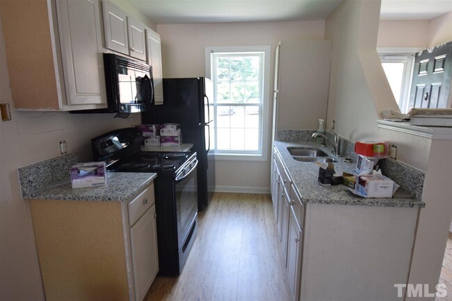 Building Photo - 2620 Stewart Dr