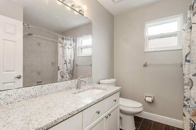 Building Photo - 513 Oakmont Pl