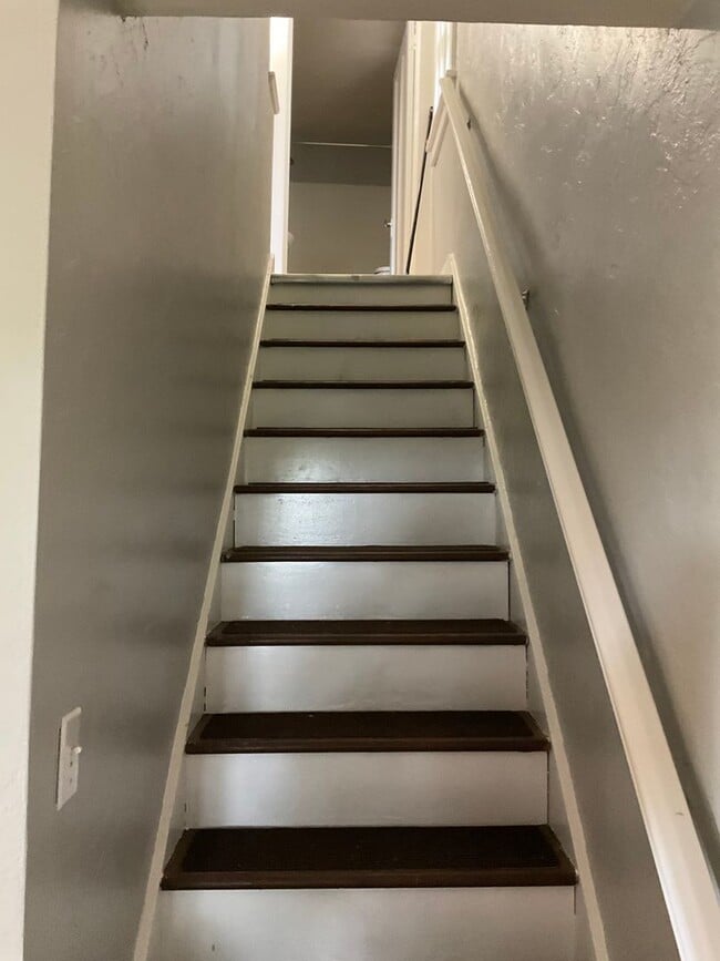 Building Photo - Charming, Character-Filled 2 Bedroom in Br...