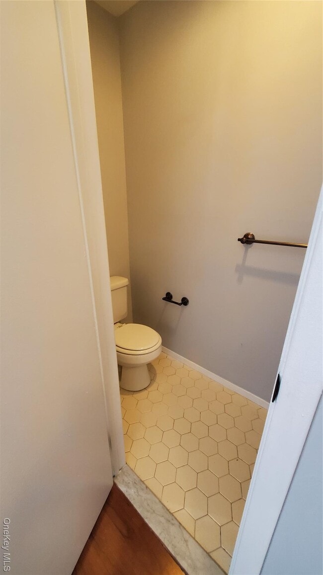 Building Photo - 1404 Sara Cir