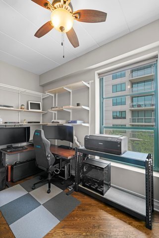 Building Photo - 841 W Monroe St