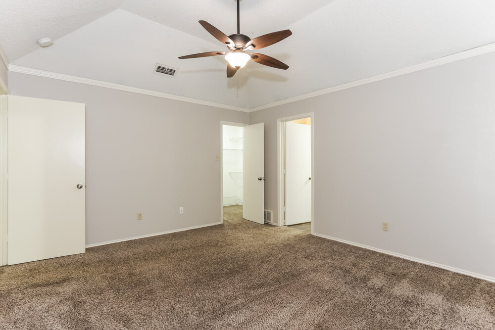 Building Photo - 1505 Gainsborough Way