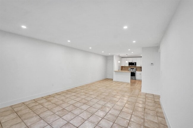 Building Photo - 4040 N Hills Dr