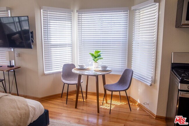 Building Photo - 26 Breeze Ave