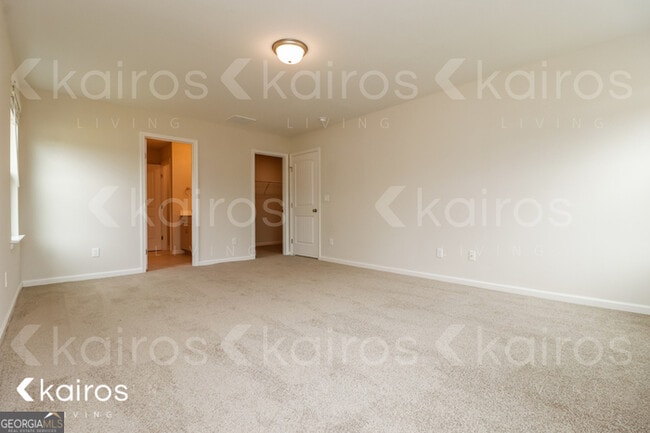 Building Photo - 17 Red Oak Dr.
