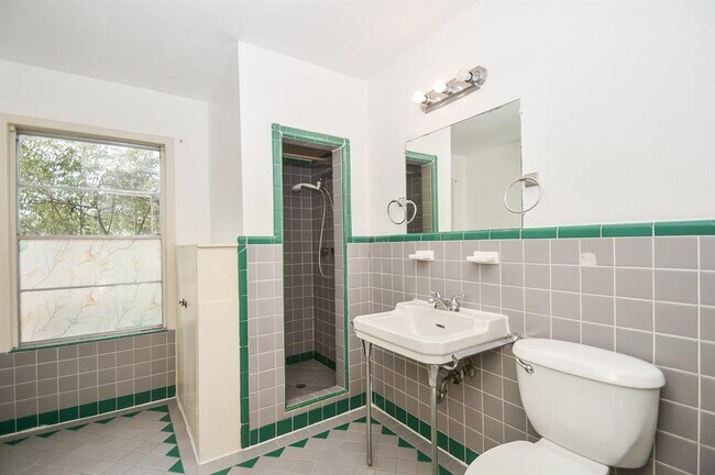 Building Photo - 1911 Wyndale St