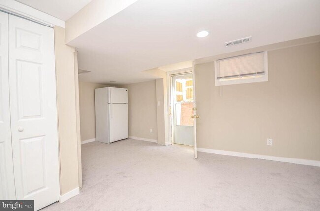 Building Photo - 9107 Lindale Dr