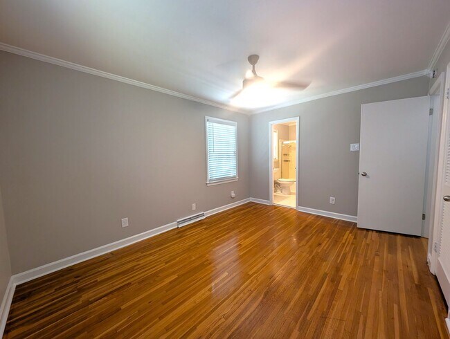 Building Photo - Charming split level home located in the Spring Valley Community in the South Park area of Charlo...