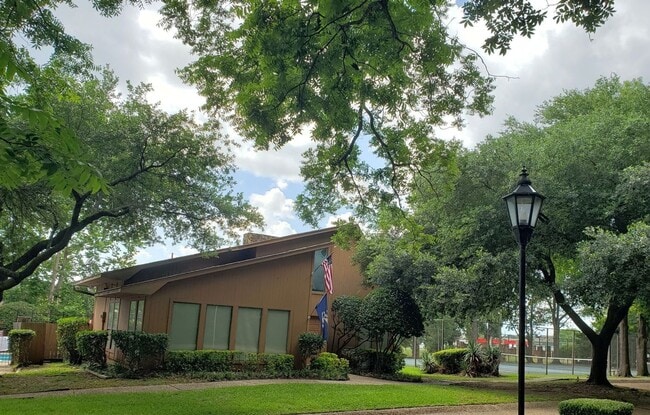 Building Photo - Beautiful 2 bed/2 bath townhome in the gat...
