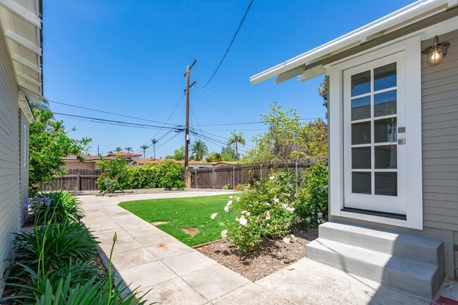 Building Photo - Modern Kensington Cottage