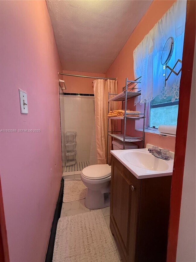 Building Photo - 3830 SW 11th St