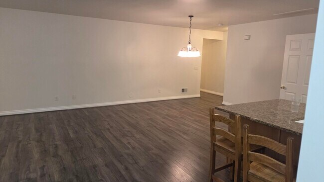 Building Photo - 5722 Wellesley Ln