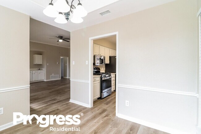Building Photo - 527 W Crossland Blvd