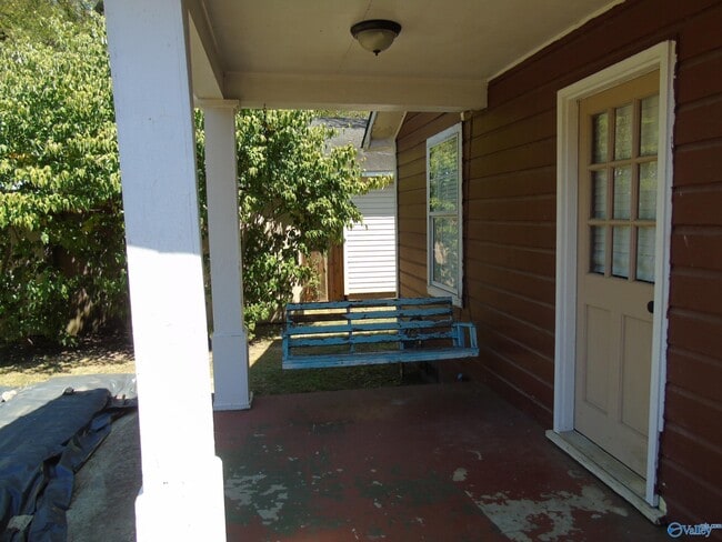 Building Photo - 303 McCullough Ave NE