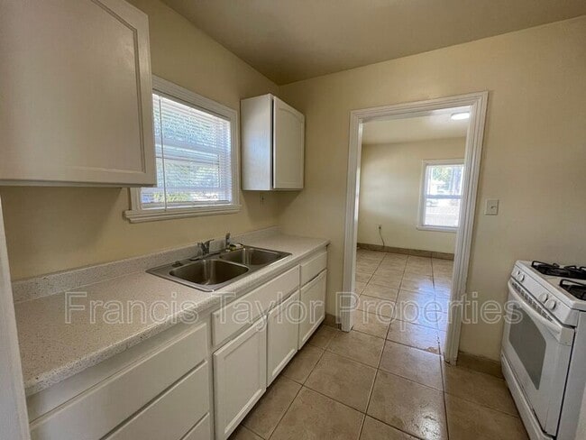 Building Photo - 741 S Escondido Blvd
