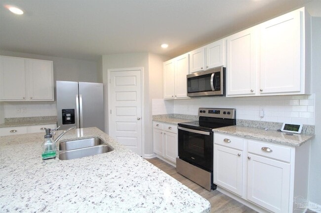 Building Photo - 7524 Oak Lake Blvd