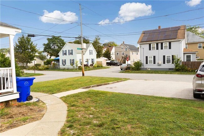 Building Photo - 141 Stanton Ave