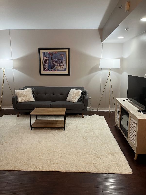 Building Photo - 425 W Beech St